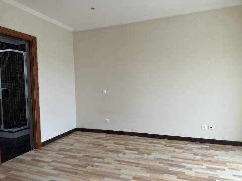 Moradia moderna T4 com 315 mt2 com piscina e cave!