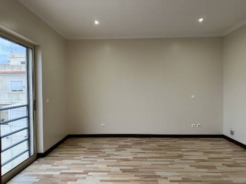 Moradia moderna T4 com 315 mt2 com piscina e cave!