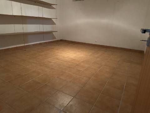 Moradia moderna T4 com 315 mt2 com piscina e cave!