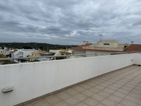 Moradia moderna T4 com 315 mt2 com piscina e cave!