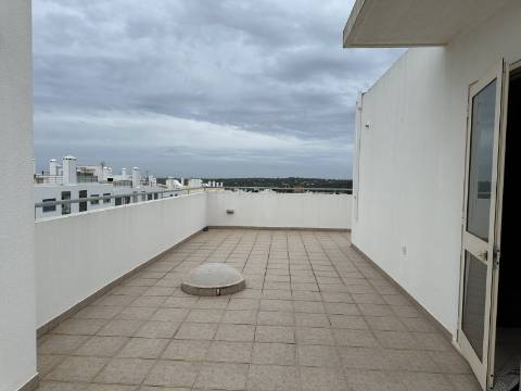 Moradia moderna T4 com 315 mt2 com piscina e cave!