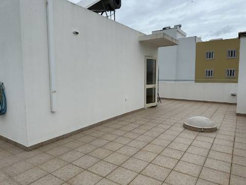 Moradia moderna T4 com 315 mt2 com piscina e cave!