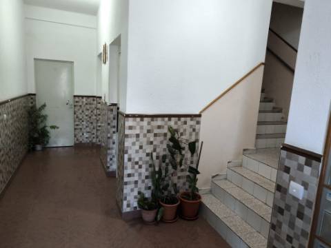 APARTAMENTO T1+1 - COM DUAS VARANDAS - VISTA RIO - ÚLTIMO ANDAR - MOBILADO - EM VILA REAL DE SANTO ANTONIO