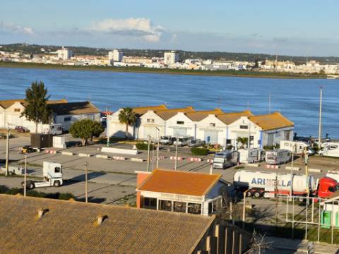 APARTAMENTO T1+1 - COM DUAS VARANDAS - VISTA RIO - ÚLTIMO ANDAR - MOBILADO - EM VILA REAL DE SANTO ANTONIO