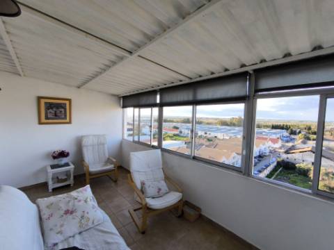 APARTAMENTO T1+1 - COM DUAS VARANDAS - VISTA RIO - ÚLTIMO ANDAR - MOBILADO - EM VILA REAL DE SANTO ANTONIO