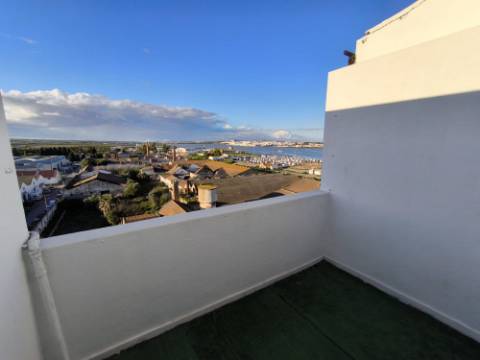 APARTAMENTO T1+1 - COM DUAS VARANDAS - VISTA RIO - ÚLTIMO ANDAR - MOBILADO - EM VILA REAL DE SANTO ANTONIO