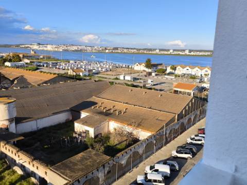 APARTAMENTO T1+1 - COM DUAS VARANDAS - VISTA RIO - ÚLTIMO ANDAR - MOBILADO - EM VILA REAL DE SANTO ANTONIO