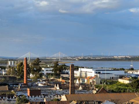 APARTAMENTO T1+1 - COM DUAS VARANDAS - VISTA RIO - ÚLTIMO ANDAR - MOBILADO - EM VILA REAL DE SANTO ANTONIO