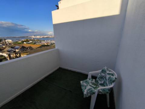 APARTAMENTO T1+1 - COM DUAS VARANDAS - VISTA RIO - ÚLTIMO ANDAR - MOBILADO - EM VILA REAL DE SANTO ANTONIO