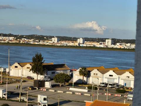 APARTAMENTO T1+1 - COM DUAS VARANDAS - VISTA RIO - ÚLTIMO ANDAR - MOBILADO - EM VILA REAL DE SANTO ANTONIO