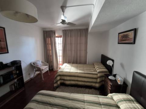 APARTAMENTO T1+1 - COM DUAS VARANDAS - VISTA RIO - ÚLTIMO ANDAR - MOBILADO - EM VILA REAL DE SANTO ANTONIO