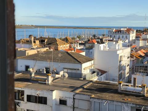 APARTAMENTO T1+1 - COM DUAS VARANDAS - VISTA RIO - ÚLTIMO ANDAR - MOBILADO - EM VILA REAL DE SANTO ANTONIO