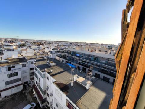 APARTAMENTO T1+1 - COM DUAS VARANDAS - VISTA RIO - ÚLTIMO ANDAR - MOBILADO - EM VILA REAL DE SANTO ANTONIO