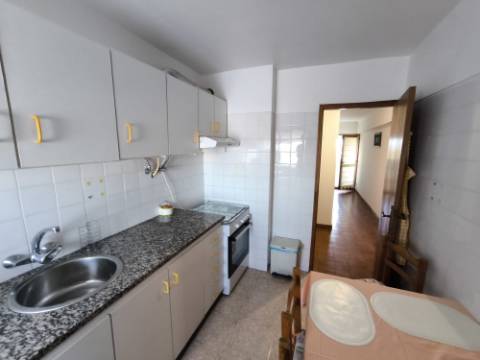 APARTAMENTO T1+1 - COM DUAS VARANDAS - VISTA RIO - ÚLTIMO ANDAR - MOBILADO - EM VILA REAL DE SANTO ANTONIO