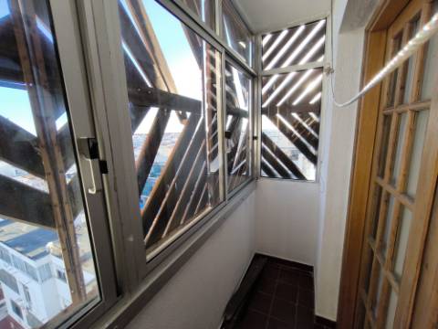 APARTAMENTO T1+1 - COM DUAS VARANDAS - VISTA RIO - ÚLTIMO ANDAR - MOBILADO - EM VILA REAL DE SANTO ANTONIO