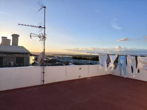 APARTAMENTO T1+1 - COM DUAS VARANDAS - VISTA RIO - ÚLTIMO ANDAR - MOBILADO - EM VILA REAL DE SANTO ANTONIO