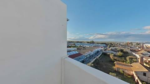 APARTAMENTO T1+1 - COM DUAS VARANDAS - VISTA RIO - ÚLTIMO ANDAR - MOBILADO - EM VILA REAL DE SANTO ANTONIO