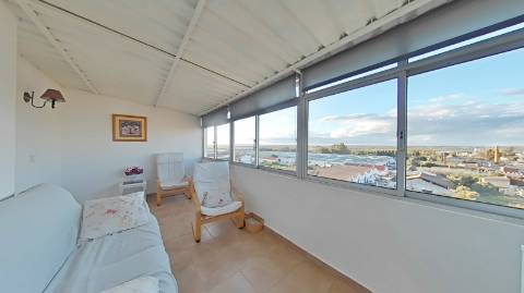 APARTAMENTO T1+1 - COM DUAS VARANDAS - VISTA RIO - ÚLTIMO ANDAR - MOBILADO - EM VILA REAL DE SANTO ANTONIO