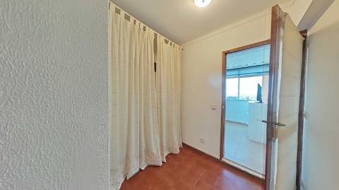 APARTAMENTO T1+1 - COM DUAS VARANDAS - VISTA RIO - ÚLTIMO ANDAR - MOBILADO - EM VILA REAL DE SANTO ANTONIO