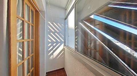 APARTAMENTO T1+1 - COM DUAS VARANDAS - VISTA RIO - ÚLTIMO ANDAR - MOBILADO - EM VILA REAL DE SANTO ANTONIO