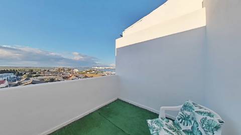 APARTAMENTO T1+1 - COM DUAS VARANDAS - VISTA RIO - ÚLTIMO ANDAR - MOBILADO - EM VILA REAL DE SANTO ANTONIO