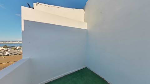 APARTAMENTO T1+1 - COM DUAS VARANDAS - VISTA RIO - ÚLTIMO ANDAR - MOBILADO - EM VILA REAL DE SANTO ANTONIO