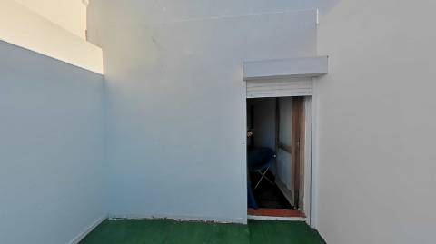 APARTAMENTO T1+1 - COM DUAS VARANDAS - VISTA RIO - ÚLTIMO ANDAR - MOBILADO - EM VILA REAL DE SANTO ANTONIO