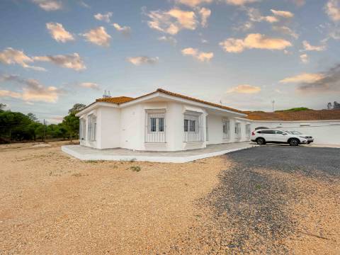 Moradia de 190m² na zona de El Empalme, em Isla Cristina, com um terreno de 10.500m².