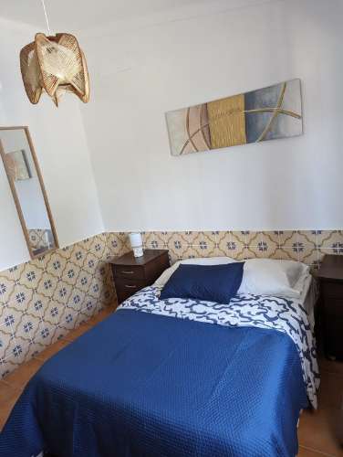 Moradia V3 com logradouro e terreno para arrendamento temporário a 2 km da praia de Altura, Algarve