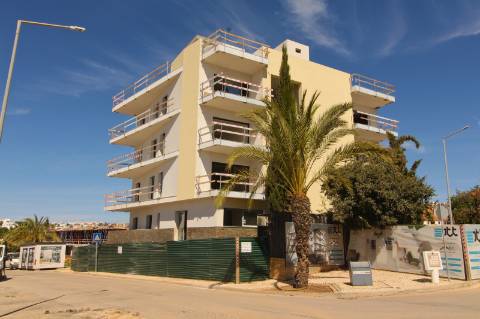 Apartamento T3 de 1.º andar, com vista mar e estacionamento, a 1 minuto do Centro Comercial Tavira Plazza, Tavira