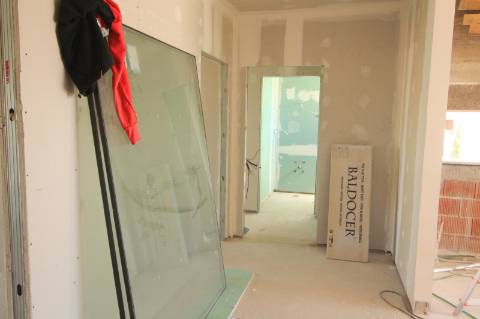 Apartamento T3, top floor, com terraço privado e fabulosa vista de mar e de cidade, elevador e garagem fechada (box) na cave, Tavira