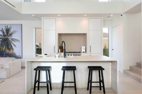 Moradia Moderna com Vista Mar em Santa Bárbara de Nexe