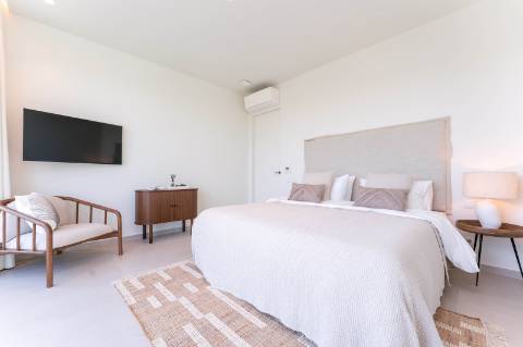 Moradia Moderna com Vista Mar em Santa Bárbara de Nexe