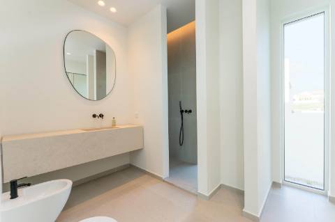 Moradia Moderna com Vista Mar em Santa Bárbara de Nexe