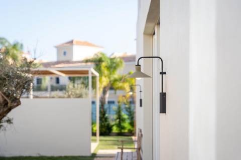 Moradia Moderna com Vista Mar em Santa Bárbara de Nexe