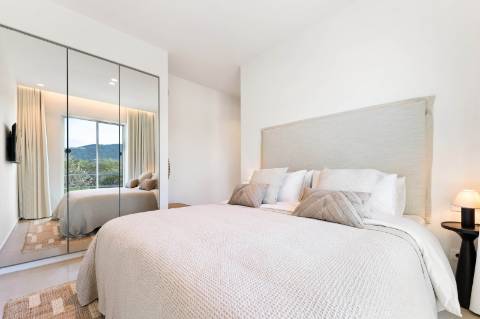 Moradia Moderna com Vista Mar em Santa Bárbara de Nexe