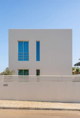 Moradia Moderna com Vista Mar em Santa Bárbara de Nexe