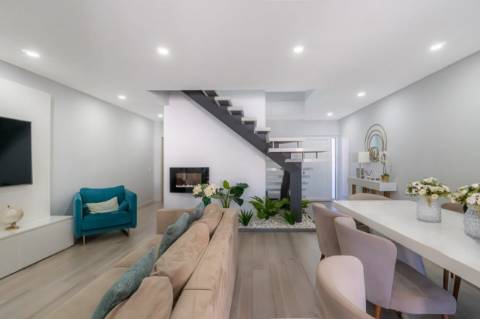 Moradia T3+1 Duplex com Piscina Privada em Vila Real de Santo António