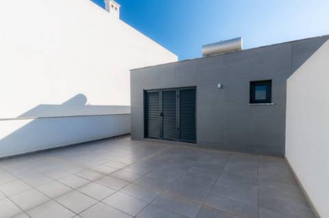 Moradia T3+1 Duplex com Piscina Privada em Vila Real de Santo António