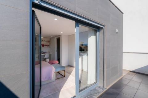 Moradia T3+1 Duplex com Piscina Privada em Vila Real de Santo António