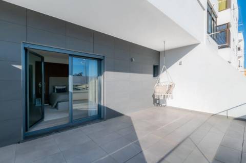Moradia T3+1 Duplex com Piscina Privada em Vila Real de Santo António