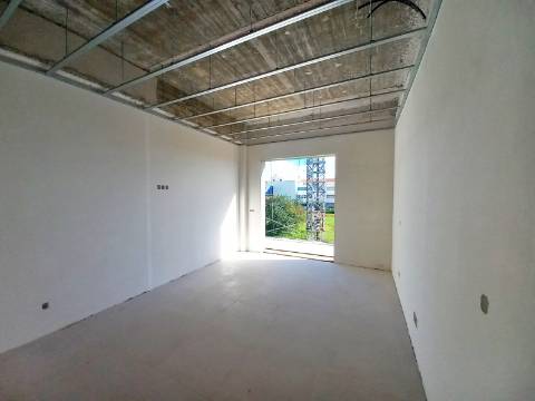 T2 com piscina no centro de Almancil.