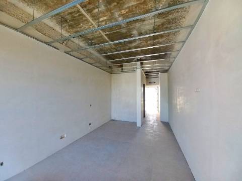 T2 com piscina no centro de Almancil.