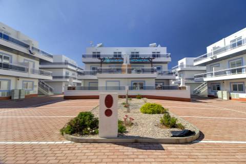 T0+1 com parqueamento e Acesso Direto à Praia - Manta Rota