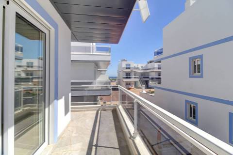 T1+3 Duplex com Garagem e Acesso Direto à Praia - Manta Rota