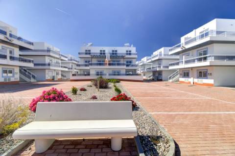 T1+3 Duplex com Garagem e Acesso Direto à Praia - Manta Rota