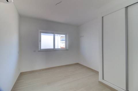 T0+1 com parqueamento e Acesso Direto à Praia - Manta Rota