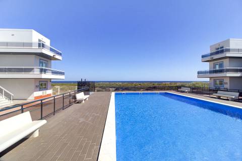 T1+3 Duplex com Garagem e Acesso Direto à Praia - Manta Rota