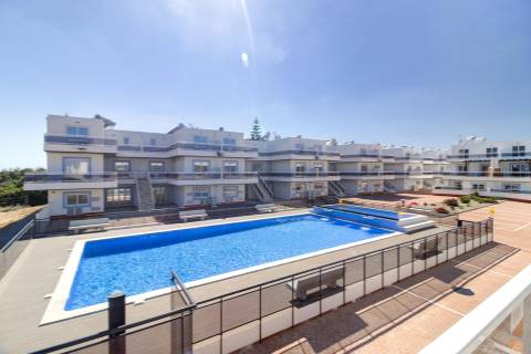 T1+3 Duplex com Garagem e Acesso Direto à Praia - Manta Rota