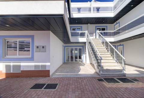 T0+1 com parqueamento e Acesso Direto à Praia - Manta Rota